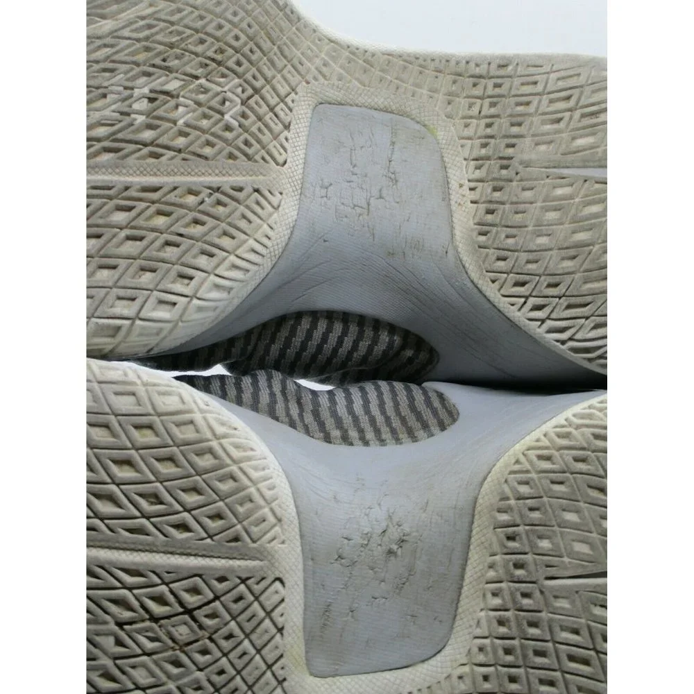 Nike Zoom Clear Out Men's Basketball Shoes SIZE 8.5 GREY/WHITE Style 844370-002 - Picture 7 of 10